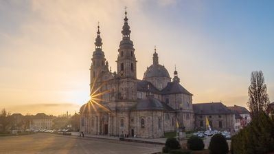 Am 80. Jahrestag des Kriegsendes und der Befreiung von der nationalsozialistischen Herrschaft des Schreckens feiert Bischof Dr. Michael Gerber im Fuldaer Dom einen festlichen Friedensgottesdienst.