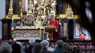 Bischof Gerber: „Die Mitte freihalten“ - Pfingstgottesdienst im Fuldaer Dom. Alle Fotos: Bistum Fulda / Marzena Seidel