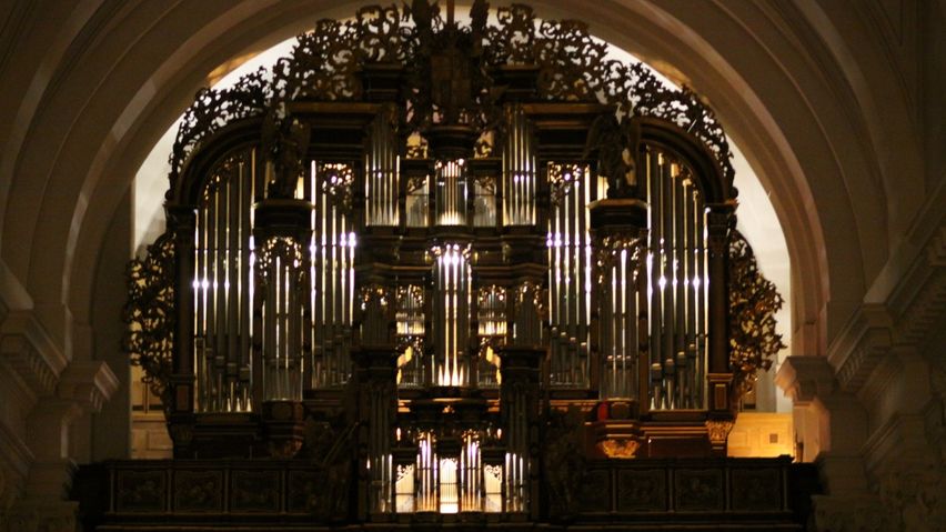 Lichterkonzert im kerzenerleuchteten Fuldaer Dom