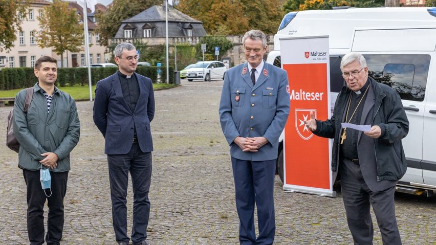 Malteser Hilfsdienst und Bistum Fulda übergeben Krankenwagen