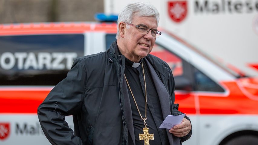 Malteser Hilfsdienst und Bistum Fulda übergeben Krankenwagen