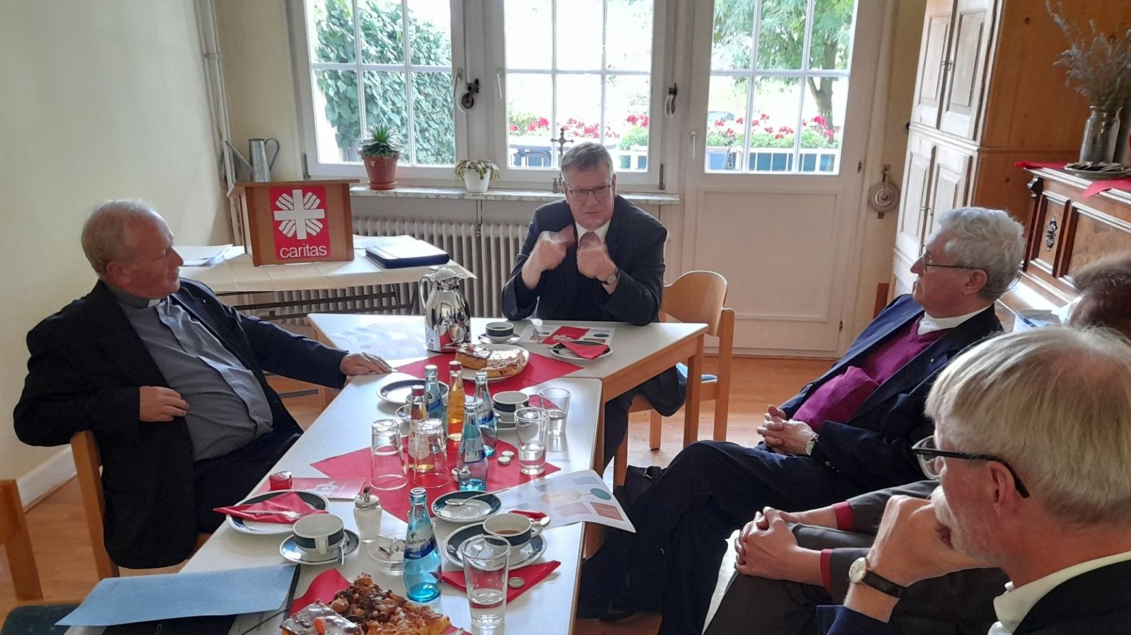 Dritte Etappe der „Tour de Caritas“: Generalvikar Steinert besuchte die Caritas-Jugendhilfe und den Regionalcaritasverband Marburg