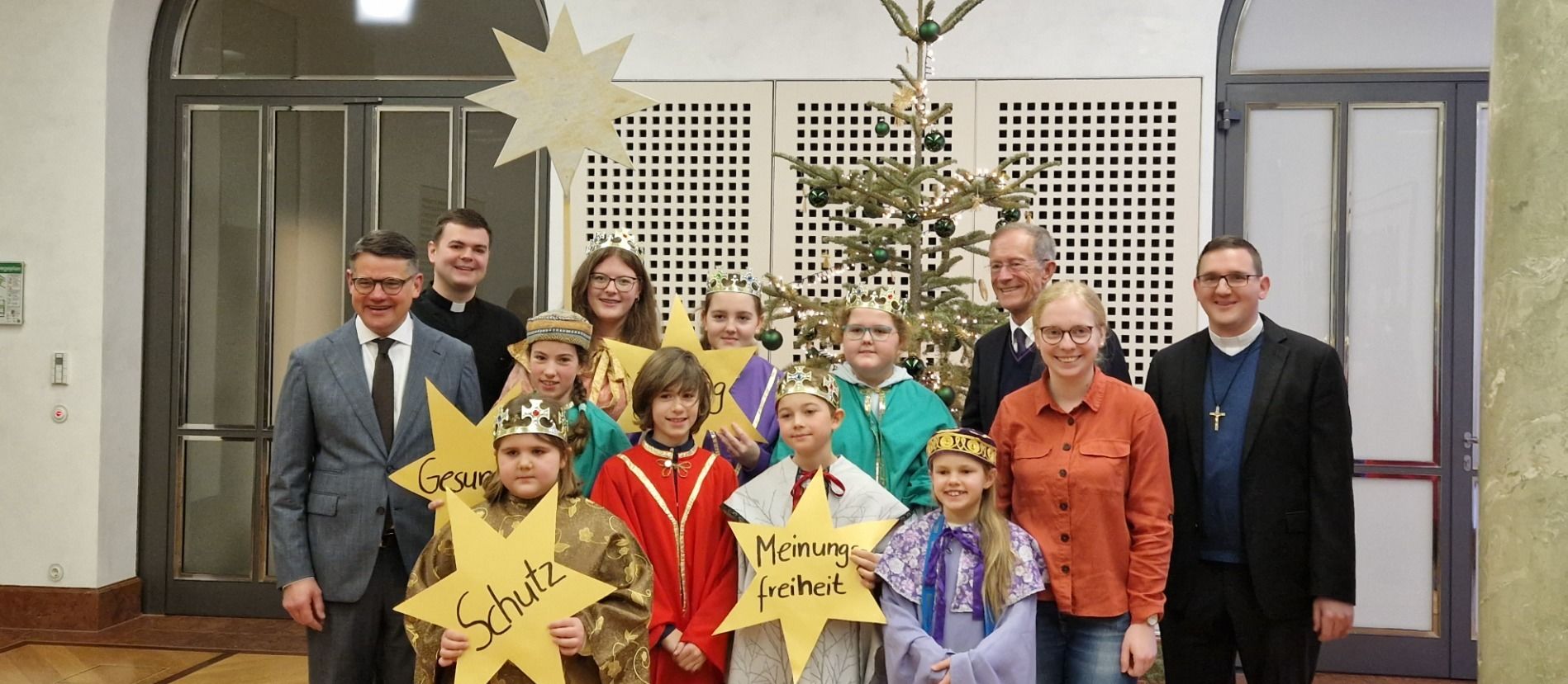 Sternsinger aus Bistum Fulda zu Besuch beim Hessischen Ministerpräsidenten