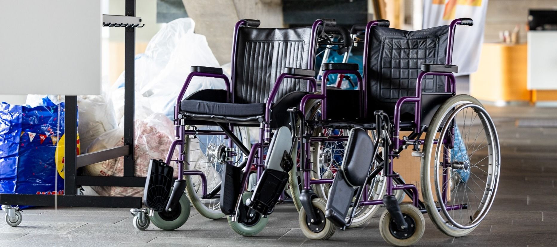 Mit dem nächsten Hilfstransport der Hilfs-AG des Bistums Fulda gehen unter anderem Rollstühle und andere Mobilitätshilfen in die Ukraine. Bistum Fulda / Burkhard Beintken